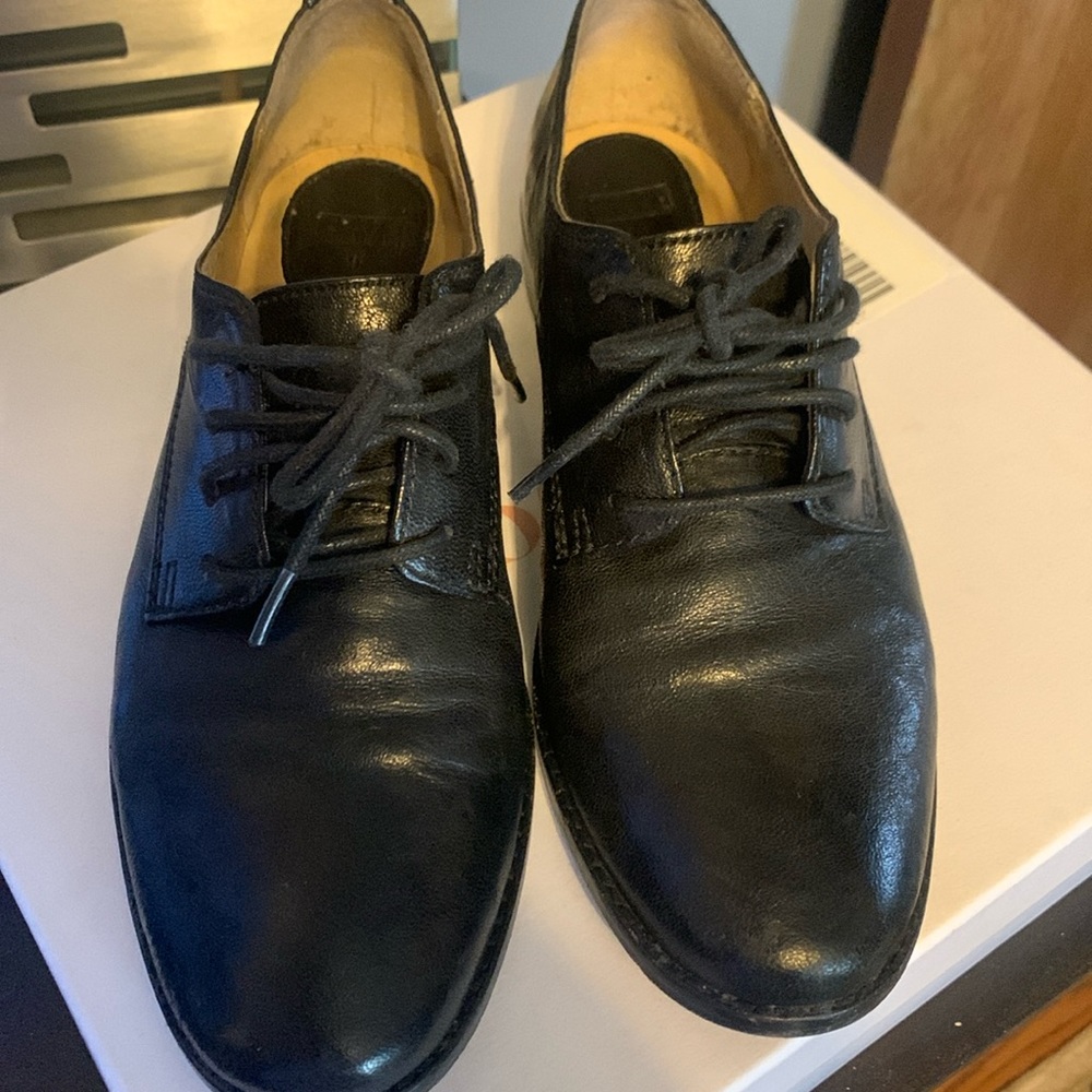 Frye black lace up flats size 7 1/2